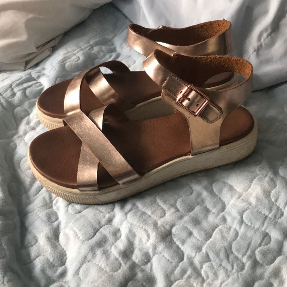 Sandals - Picture 2 of 4